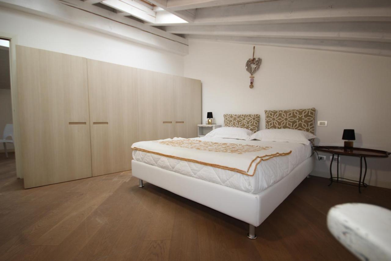 Mansarda Di Alice Lägenhet Desenzano del Garda Exteriör bild