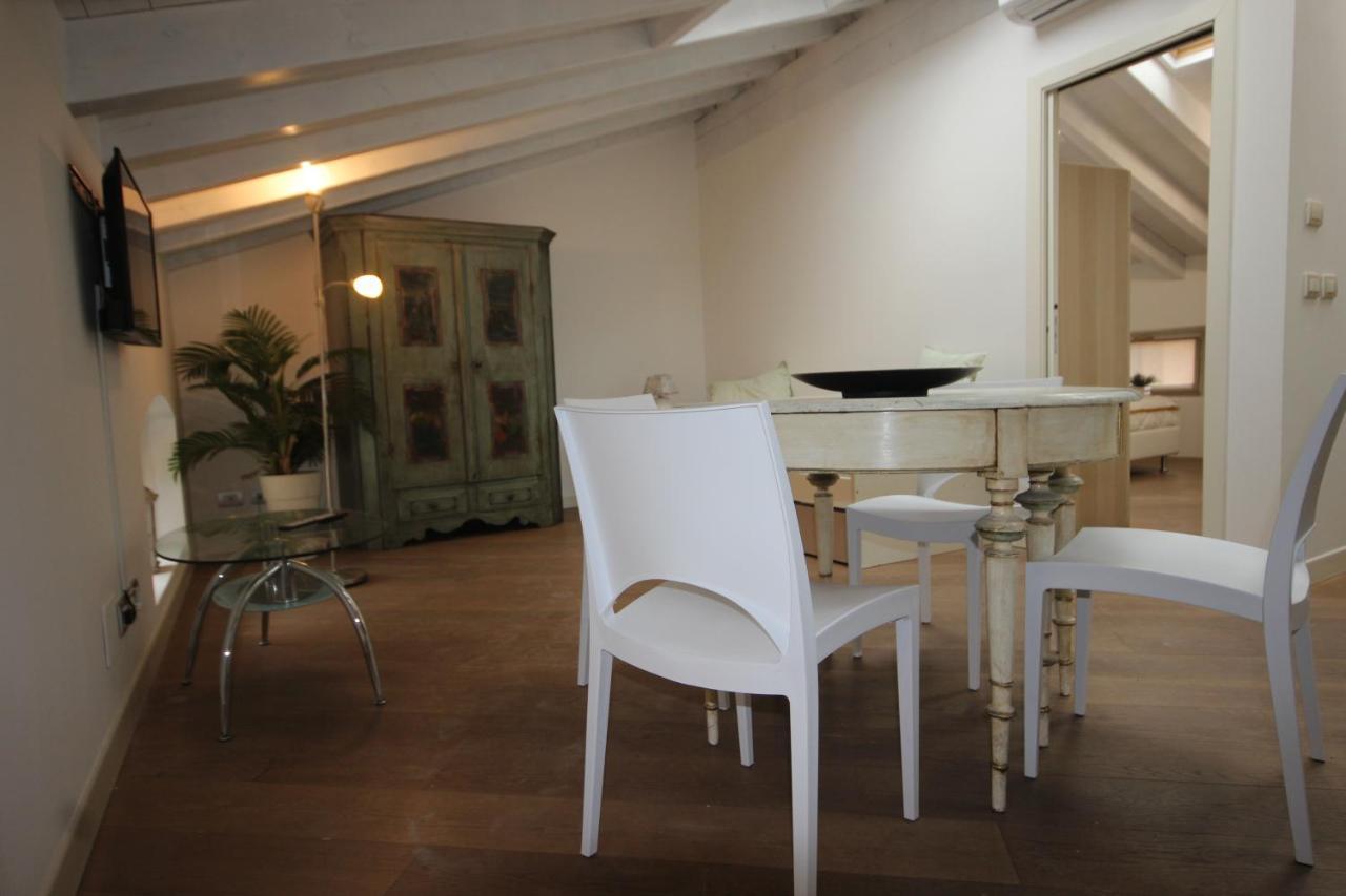 Mansarda Di Alice Lägenhet Desenzano del Garda Exteriör bild