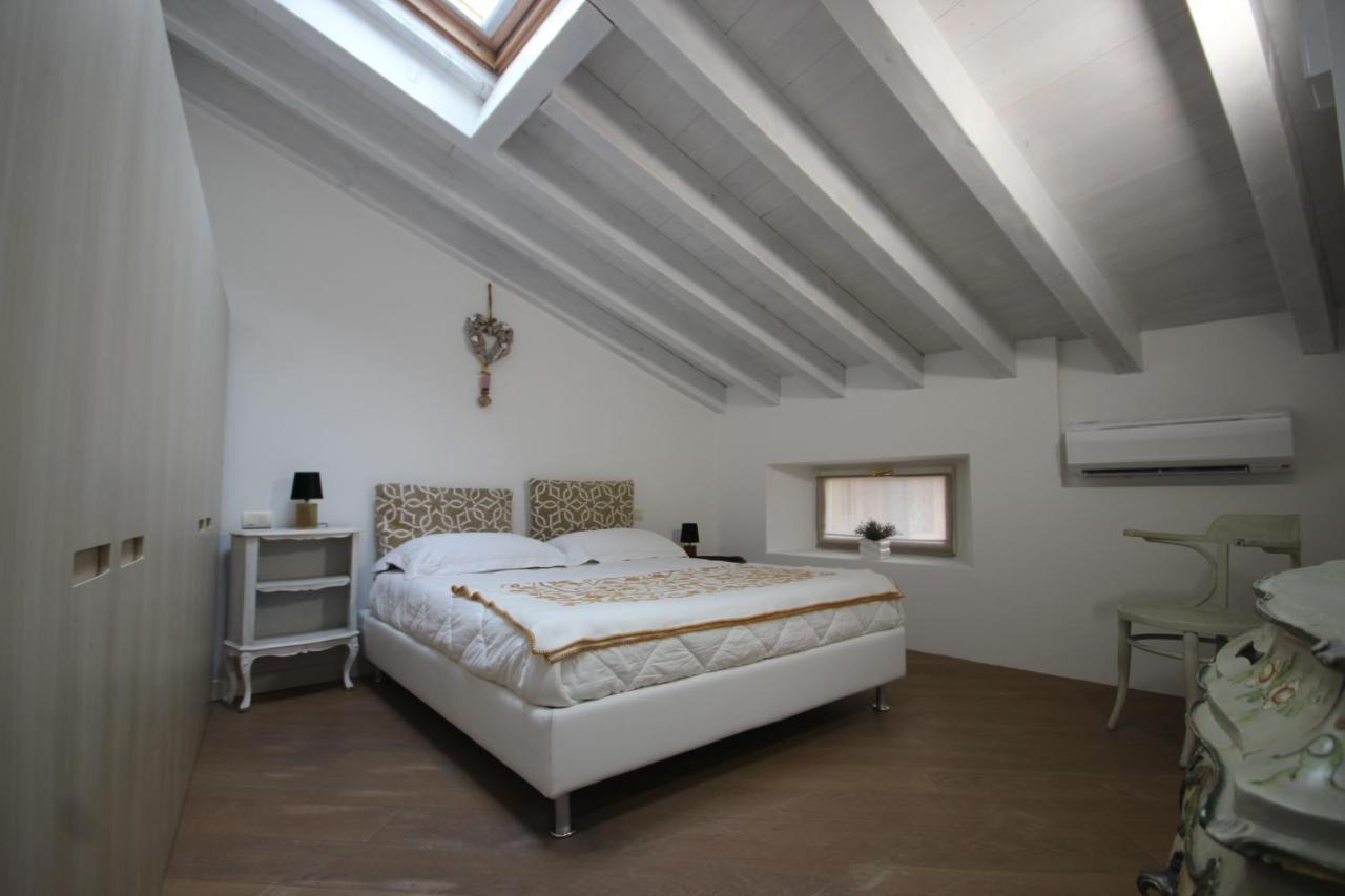 Mansarda Di Alice Lägenhet Desenzano del Garda Exteriör bild