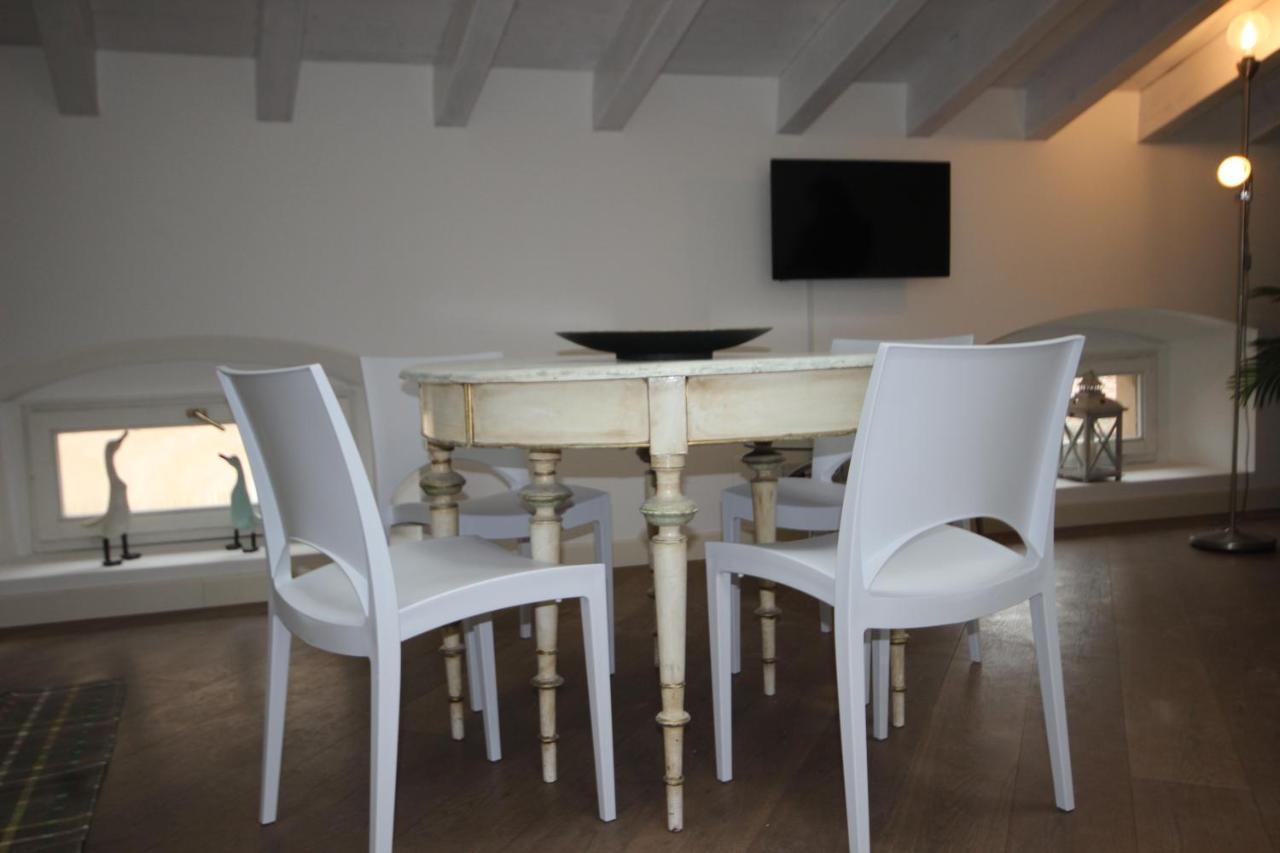 Mansarda Di Alice Lägenhet Desenzano del Garda Exteriör bild